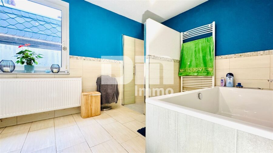 Charmanter Wohntraum mit Tradition und Moderne auf großem Grundstück - EG Badezimmer Wanne / Dusche